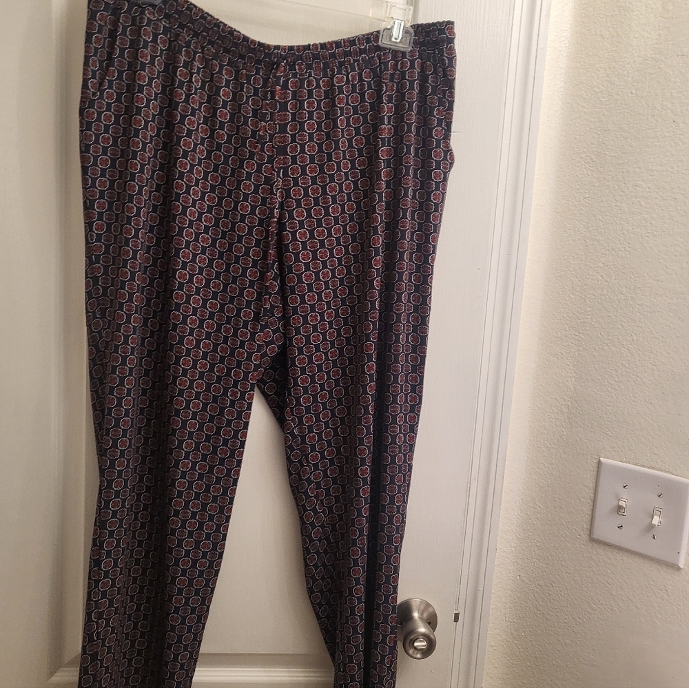 Lane‎ Bryant Geometric Print Pants in Black and Red pre-own.